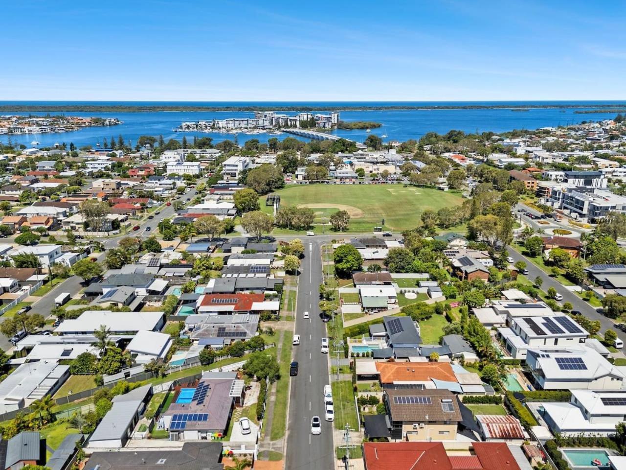 Sunbird Family Getaway - Sleeps Holiday home *